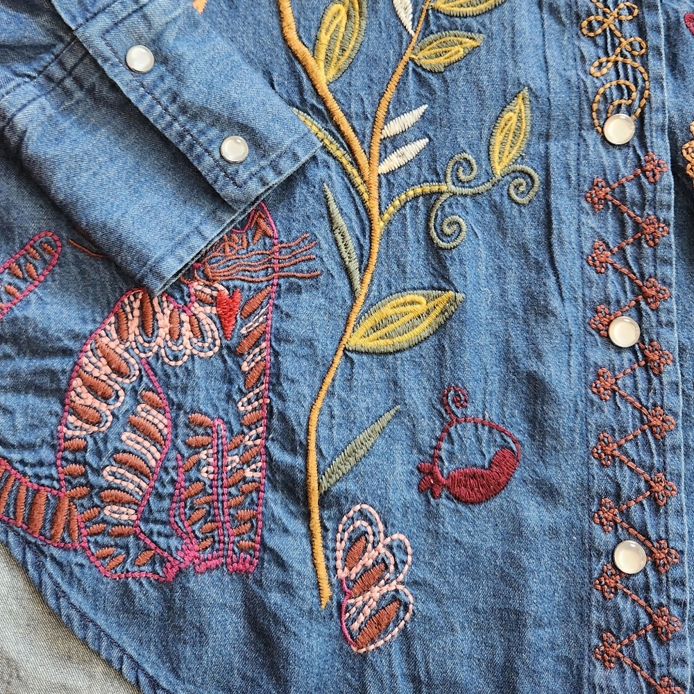 Johnny Was Toni Relaxed Fit Denim Shirt Heavy Embroidery Pear Snap Western XXS - Picture 13 of 15